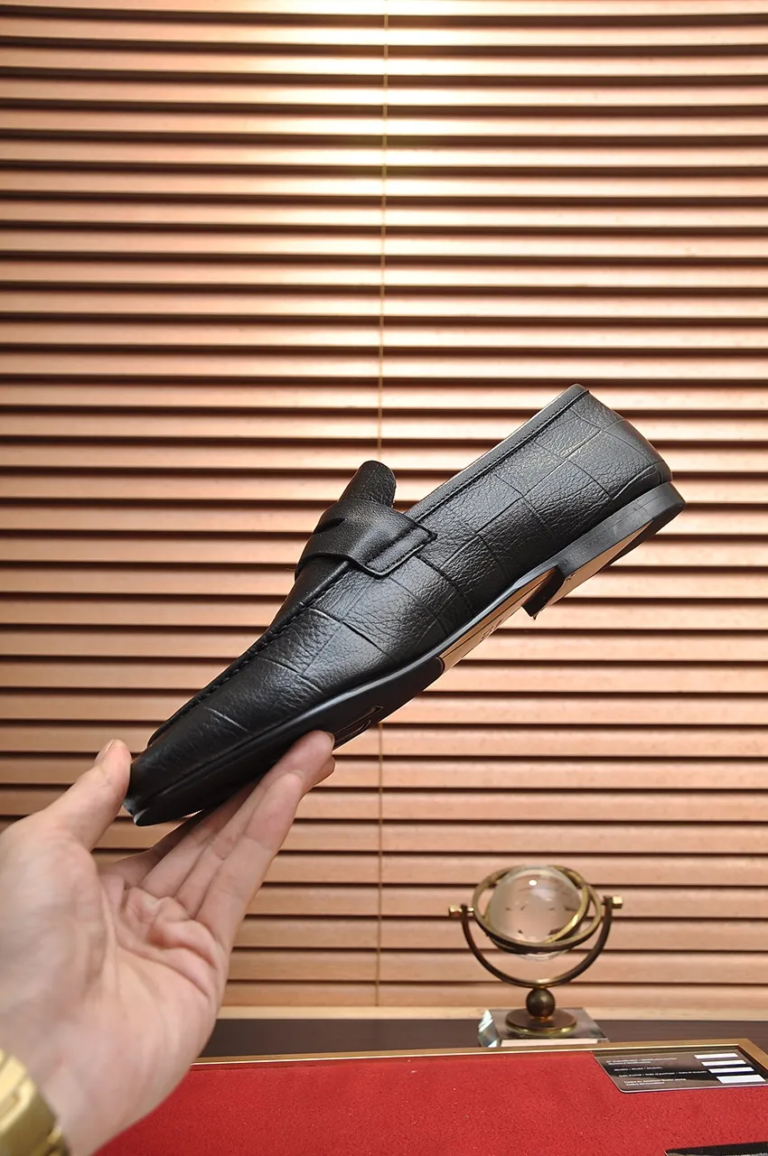 Men's shoes 💰520💶【GUCCI】 (High-end Niuli) New 🍀Gucci* - top version Gucci Peas shoes! Made of imported original cowhide, the inner top layer is comfortable cowhide lining! Original wear-resistant rubber outsole! High quality products! Code number 38-44!